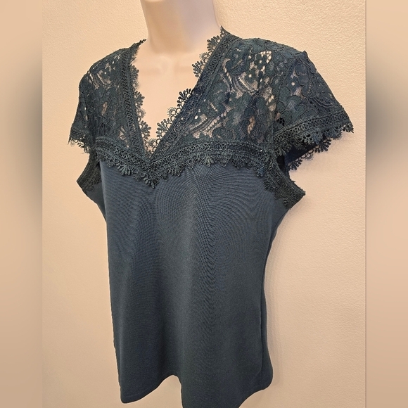 NWOT H&M Lace Blouse - Picture 3 of 7